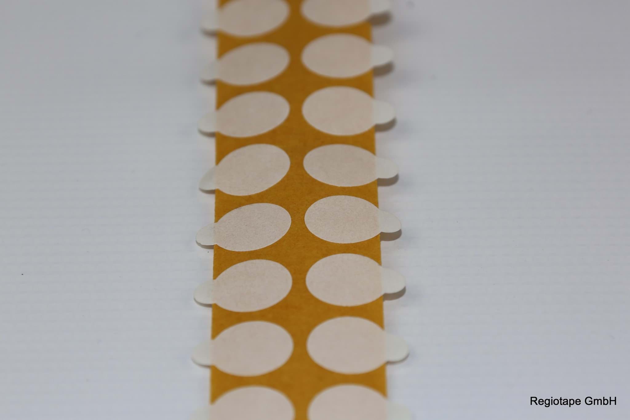Klebebandonline. F 22401 doppelseitige Klebepunkte, stark/stark, 30 mm rund  mit Lasche, Acrylatkleber, 0,11 mm Dicke, 5.000 Stück pro Rolle